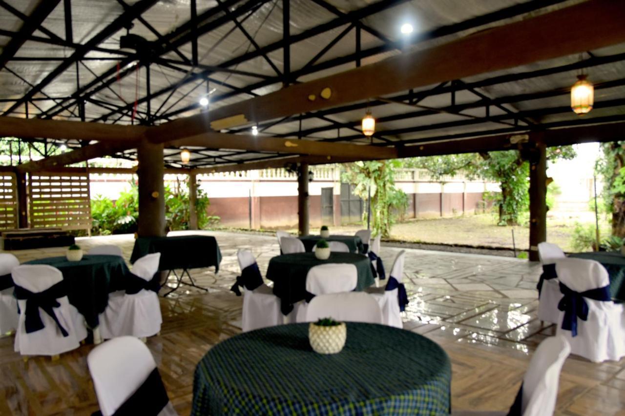 Isla De Oro Hotel Mamburao Exterior photo