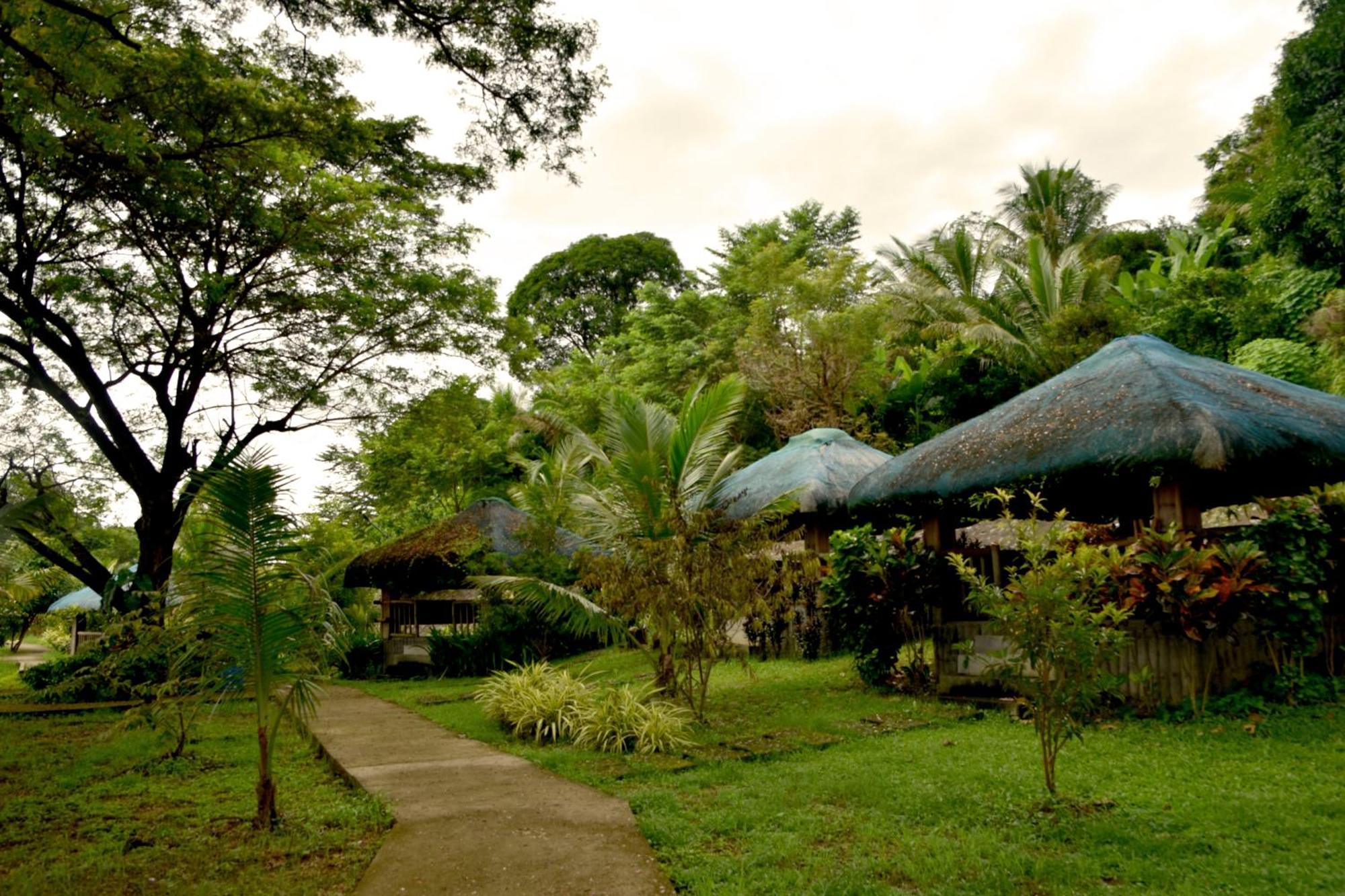 Isla De Oro Hotel Mamburao Exterior photo