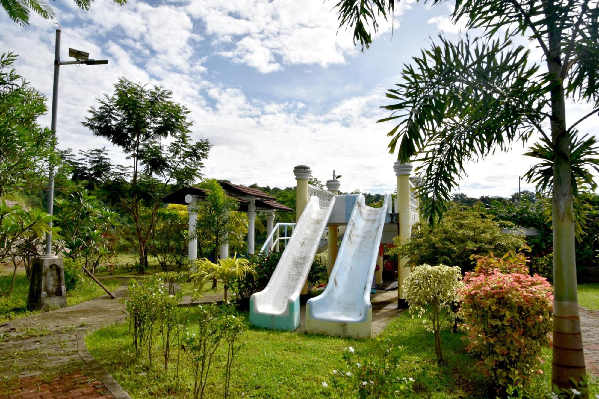 Isla De Oro Hotel Mamburao Exterior photo