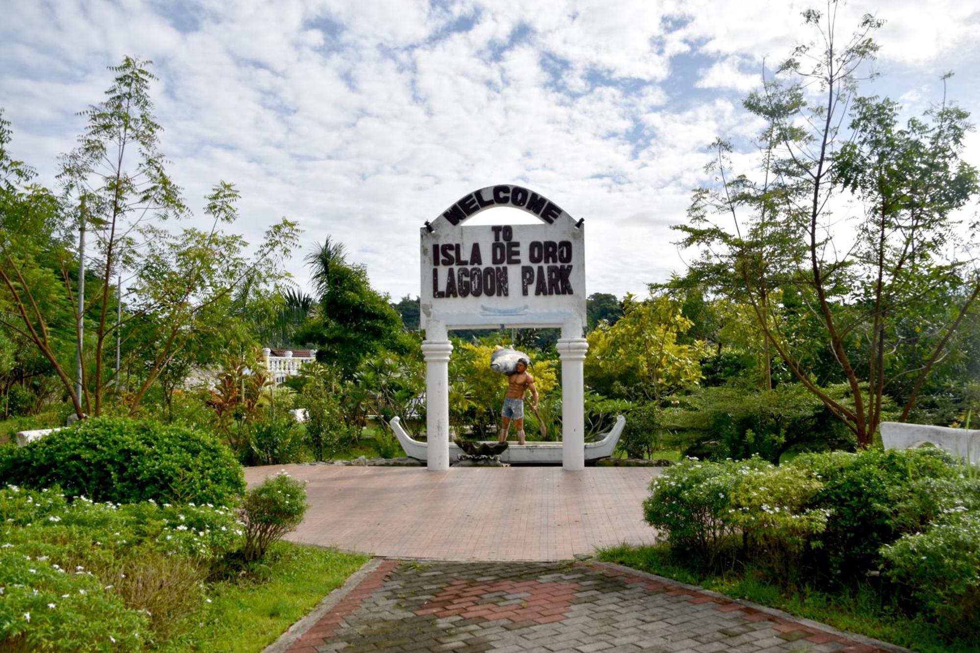 Isla De Oro Hotel Mamburao Exterior photo