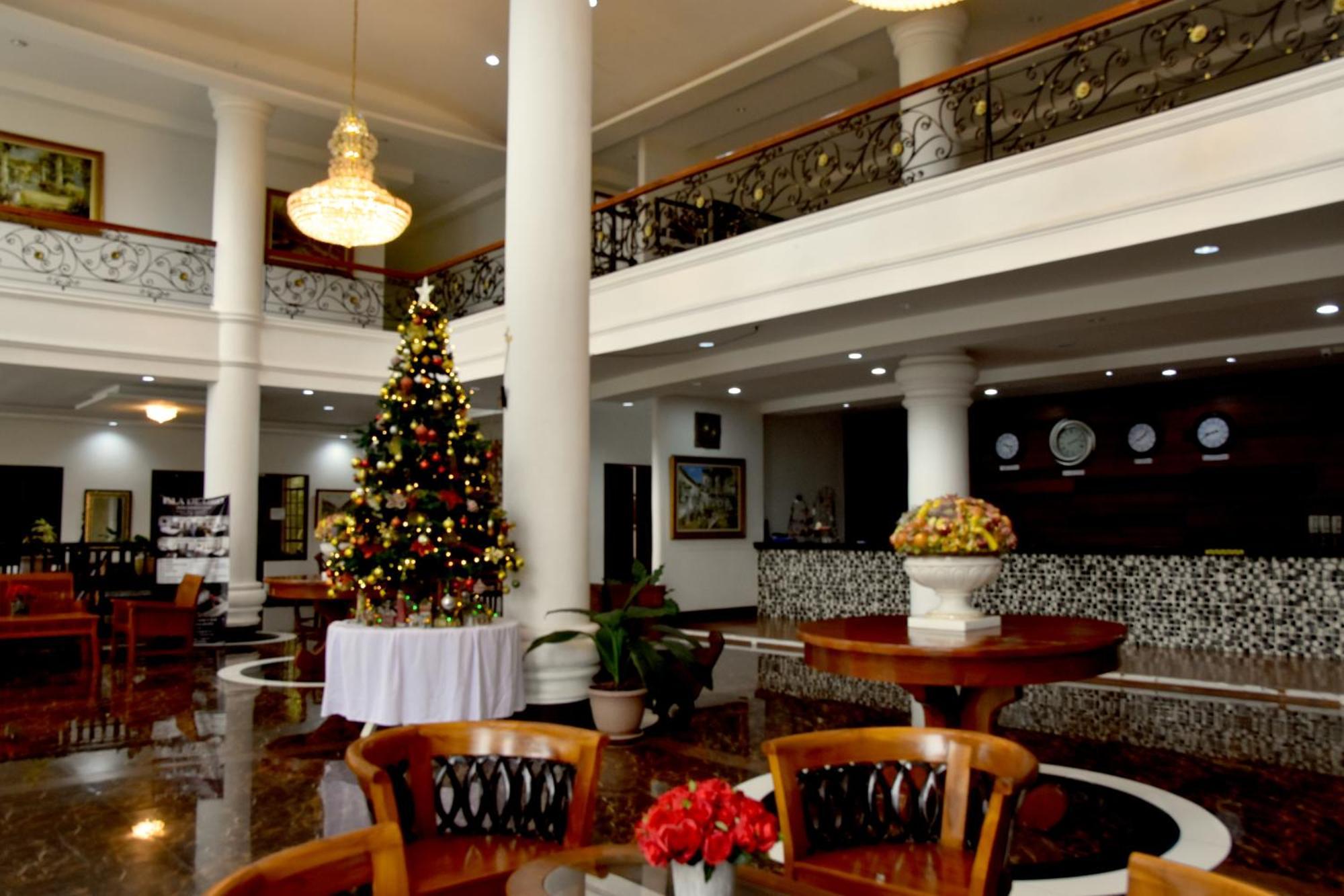 Isla De Oro Hotel Mamburao Exterior photo