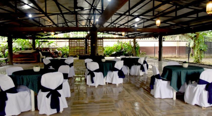 Isla De Oro Hotel Mamburao Exterior photo